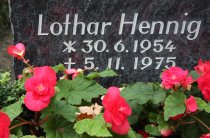 Lothar Hennig, shot dead at the Berlin Wall: Gravestone in Potsdam-Babelsberg [photo: 2008]