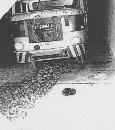 Manfred Mäder, shot dead at the Berlin Wall: MfS photo of escape vehicle [Nov. 21, 1986]