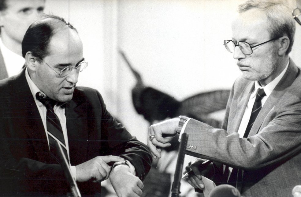 Lothar de Maizière and Gregor Gysi shortly before the beginning of a TV election broadcast on the eve of local elections in the GDR, 6 May 1990