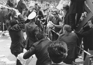Clash between supporters of the Schah and demonstrators in front of Schöneberg Town Hall, 2 June 1967