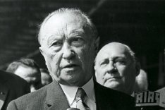 Berlin-Besuch von Bundeskanzler Dr. Konrad Adenauer am 12. und 13. Juli 1961, rechts der Minister für gesamtdeutsche Fragen Ernst Lemmer