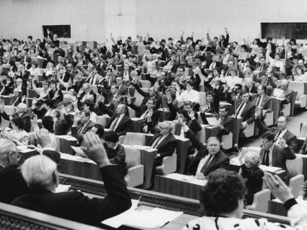 18. und letzte Volkskammertagung vor der Wahl in Ost-Berlin; Aufnahme 6. März 1990
