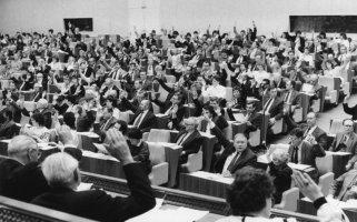 18. und letzte Volkskammertagung vor der Wahl in Ost-Berlin; Aufnahme 6. März 1990
