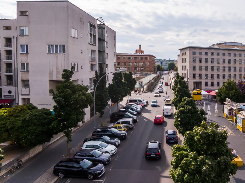 Gropius Bau und Haus der Ministerien (heute: Finanzministerium) Gropius Bau und Haus der Ministerien (heute: Finanzministerium)