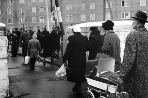 Der RIAS-Fotograf Karl-Heinz Schubert dokumentierte die ersten Besuche der West-Berliner Verwandten an den Grenzübergängen Sonnenallee und Oberbaumbrücke, Dezember 1963