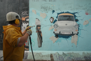 Zweite Sanierung der East Side Gallery