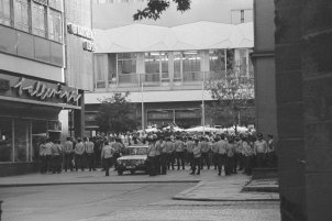 Leipzig am 18. September 1989: Volkspolizei sperrt die Zugangswege zum Nicolaikirchhof ab.