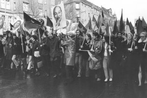 Demonstration auf dem Kurfürstendamm gegen den Vietnam-Krieg, 18. Februar 1968