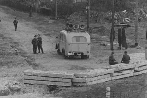 Krieg der Lautsprecher: Einsatz eines Lautsprecherwagens der Grenzpolizei gegen die Sendungen des Studios am Stacheldraht, 29. Oktober 1961.