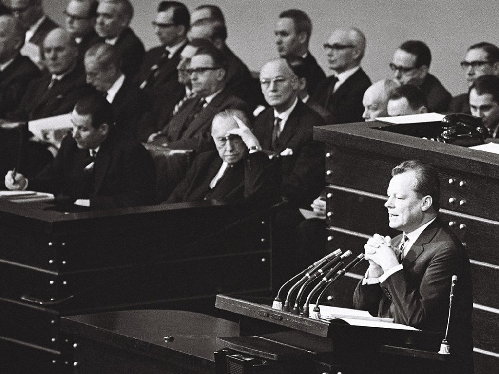 Willy Brandt während der Aussprache des Deutschen Bundestages über die Regierungserklärung, 6. Dezember 1961