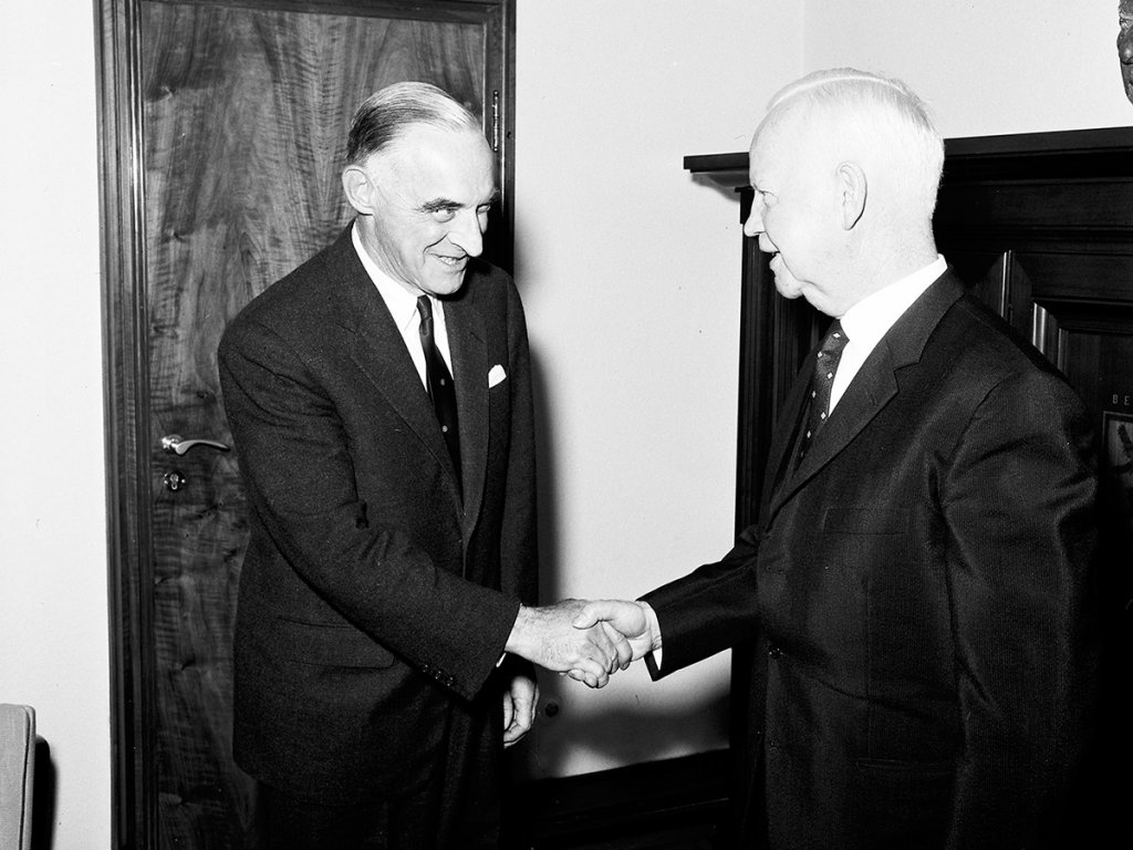 General Lucius D. Clay trifft im September 1961 als persönlicher Beauftragter von John F. Kennedy in Deutschland ein. General Lucius D. Clay trifft im September 1961 als persönlicher Beauftragter von John F. Kennedy in Deutschland ein.