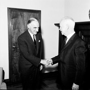 General Lucius D. Clay trifft im September 1961 als persönlicher Beauftragter von John F. Kennedy in Deutschland ein.