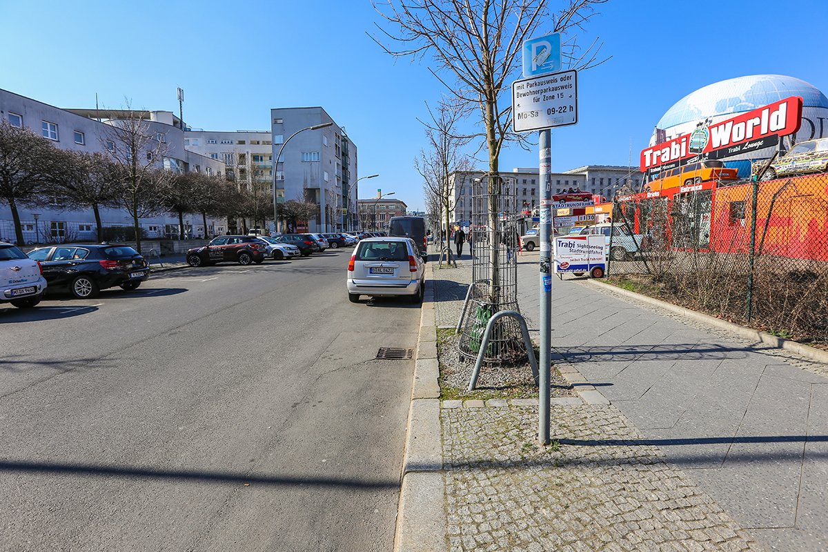 Gropiusbau und Haus der Ministerien (heute: Finanzministerium) Gropiusbau und Haus der Ministerien (heute: Finanzministerium)