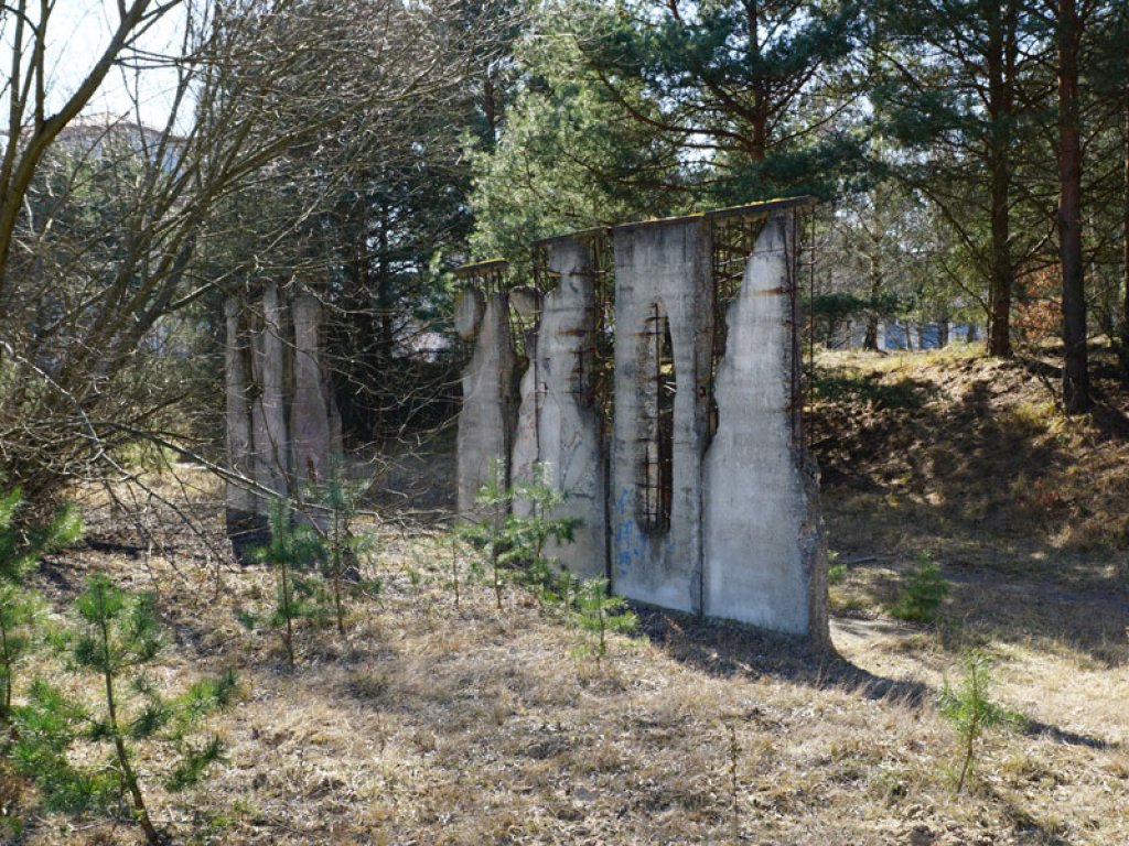 Mauerdenkmal auf dem Gelände der ehemaligen Grenzübergangsstelle Drewitz, heute Europarc Dreilinden (2); Aufnahme 2015