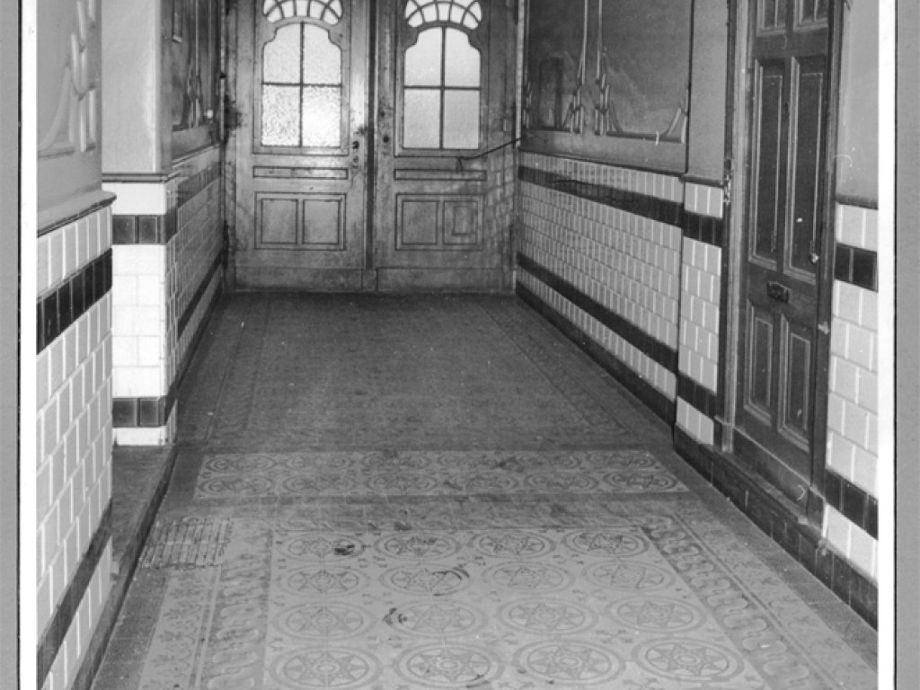 Heinz Jercha, erschossen an der Berliner Mauer: Eingang zum Haus in der Heidelberger Straße, von dem aus der Tunnel gegraben wurde, 27. März 1962