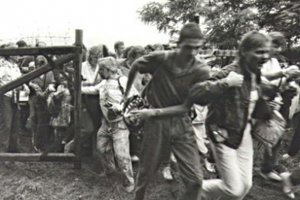 The breakthrough: GDR citizens rush a border gate to Austria in Sopron