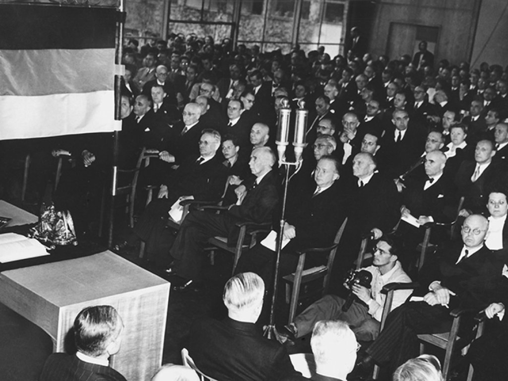Unterzeichnung des Grundgesetzes der Bundesrepublik Deutschland in Bonn; Aufnahme 23. Mai 1949