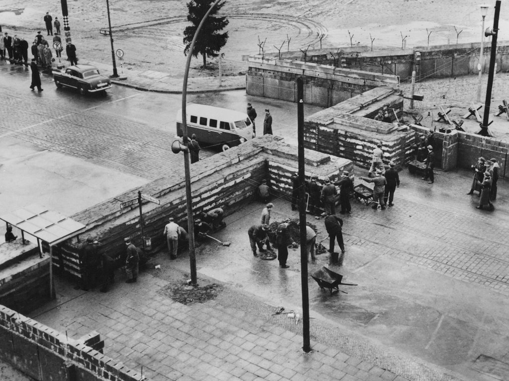 View of the border crossing point at Heinrich-Heine-Strasse, 1961