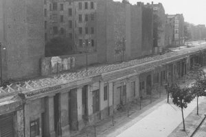 Berlin, Wedding district, Bernauer Strasse: house facades as part of the Wall, September 1967