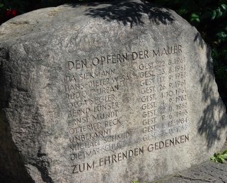 Olga Segler, injured at the Berlin Wall and died later from the consequences of her fall: Memorial stone on Bernauer Strasse in Berlin-Wedding (photo: 2005)
