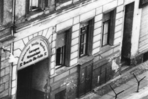 Siegfried Noffke, shot dead at the Berlin Wall: MfS photo of the escape building entrance between Berlin-Mitte and Berlin-Kreuzberg [June 28, 1962]