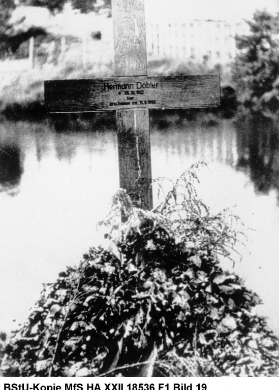 Hermann Döbler, shot dead on the Berlin border waters: Memorial cross [MfS photo taken from the West Berlin side of the Teltow Canal; date unknown]