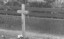 Willi Block, shot dead at the Berlin Wall: MfS photo of the memorial cross near Finkenkruger Weg on the West Berlin side [August 1978]