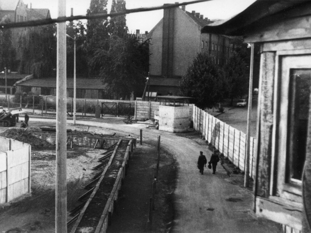 Gerald Thiem, shot dead at the Berlin Wall: MfS photo of patrol path between Berlin-Treptow and Berlin-Neukölln [Aug. 7, 1970]