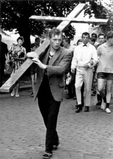 Dieter Beilig, shot dead at the Berlin Wall: Demonstration on the first anniversary of the Berlin Wall (photo: Aug. 13, 1962)