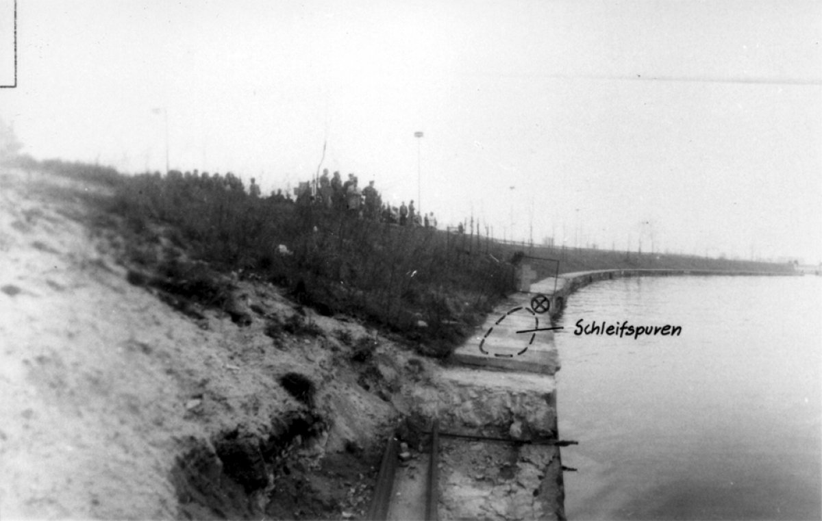 Manfred Gertzki, shot and drowned in the Berlin border waters: Place of death directly at the border fence to West-Berlin [MfS photo, April 27, 1973]