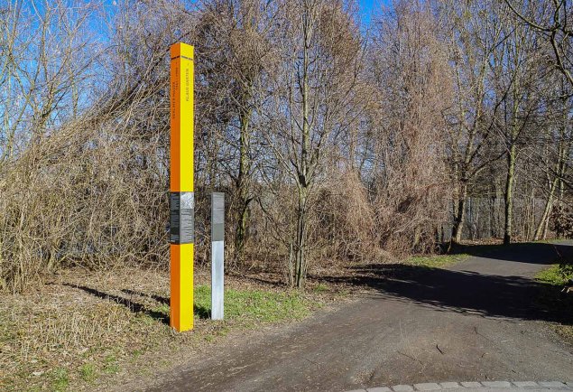 Klaus Garten: Gedenkstele am Ufer des Teltowkanals in der Paul-Gerhardt-Straße