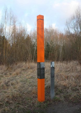 Eduard Wroblewski: Commemorative Column on the Berlin Wall Trail near Paplitzer Strasse