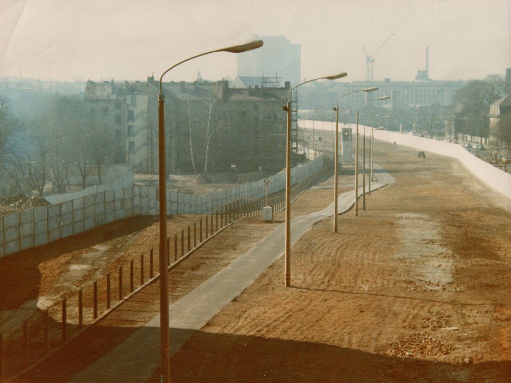 Der Todesstreifen in der Bernauer Straße in Berlin, Aufnahme 1980er Jahre