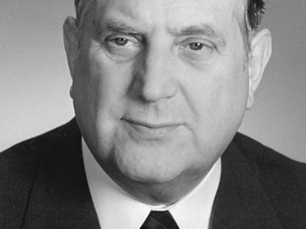 Alexander Schalck-Golodkowski baut den 1966 neu gegründeten Bereich Kommerzielle Koordinierung mit auf; Aufnahme 17.März 1988