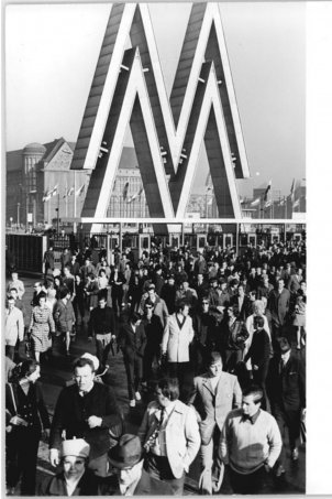 Besucherstrom auf der Leipziger Frühjahrsmesse; Aufnahme 17. März 1972