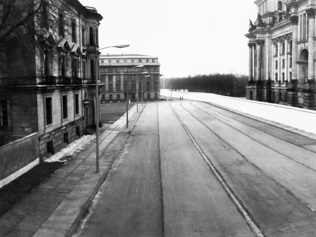 Am Reichstagsgebäude, Ostseite, Blick von Norden, Aufnahme 1980er Jahre