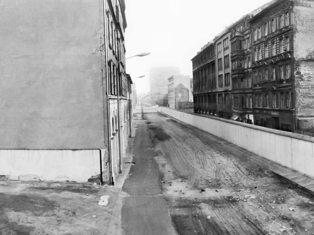 Zimmerstraße, Richtung "Checkpoint Charlie", Aufnahme 1980er Jahre