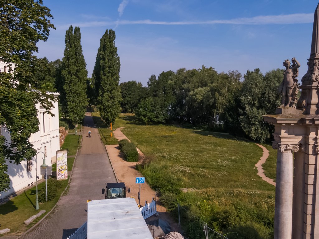 Glienicker Brücke, Villa Schoeningen, Blick in Richtung Schwanenallee