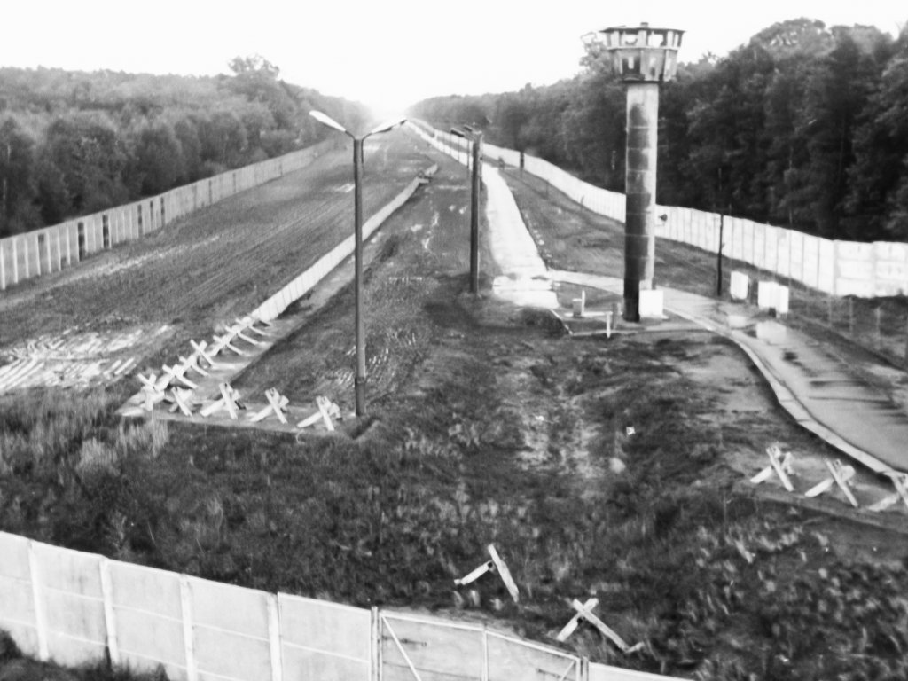Zwischen Berlin-Zehlendorf und Kleinmachnow, in der Nähe des Autobahn-Grenzübergangs Dreilinden/Drewitz (heute: Europarc), Aufnahme 1980er Jahre
