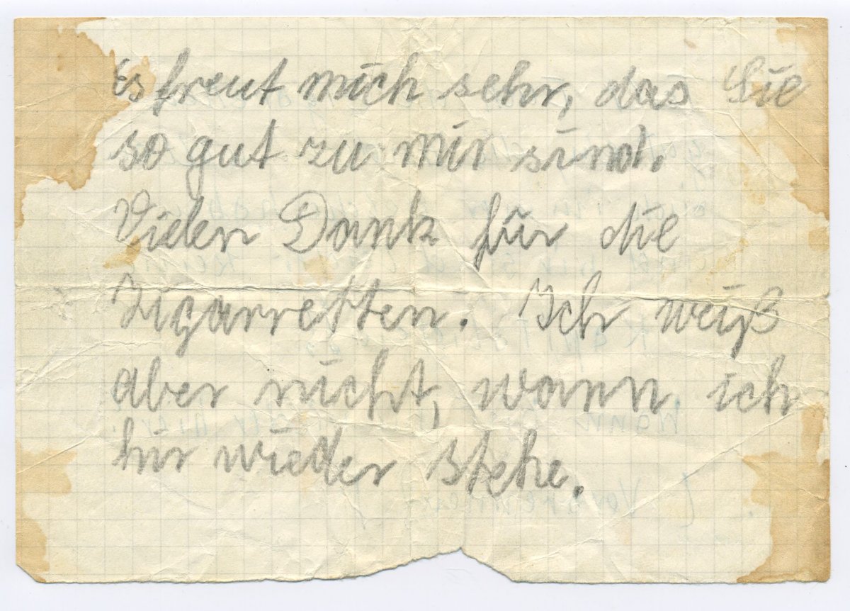 "Es freut mich sehr, das Sie so gut zu mir sind. Vielen Dank für die Zigaretten. Ich weiß aber nicht, wann ich wieder hier stehe."