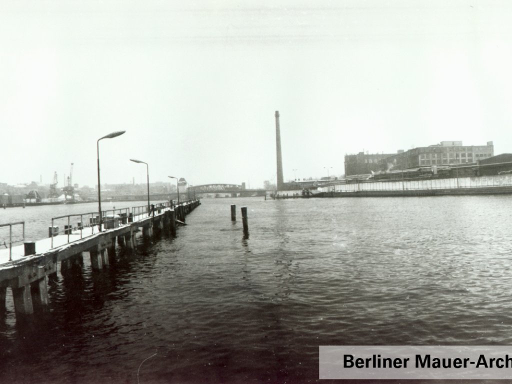 Blick vom Osthafen Richtung Elsenbrücke