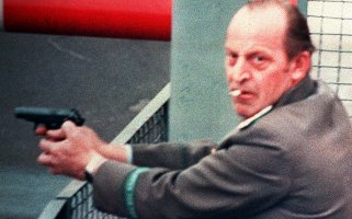 „Die Schusswaffe zur Verhinderung von Grenzdurchbrüchen soll nicht länger angewendet werden": Diese Anweisung an die DDR-Grenztruppen vom 3. April 1989 hat die Stasi-Passkontrolleure nicht erreicht