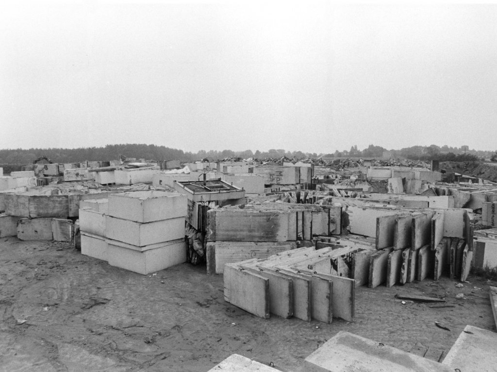 Mauerreste-Deponie einer Recyclinganlage in Ladeburg bei Bernau (nördlich von Berlin)