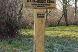 Karl-Heinz Kube, erschossen an der Berliner Mauer: erneuertes Gedenkkreuz in Berlin-Düppel (Aufnahme 2004)