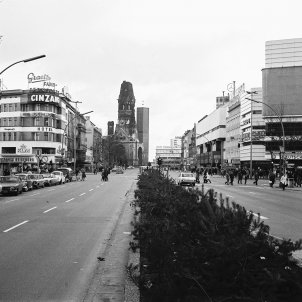 Der West-Berliner Kurfürstendamm: Sonntagsfahrverbot, 25. November 1973.
