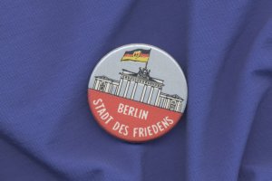 Button zur 750-Jahrfeier von Ost-Berlin