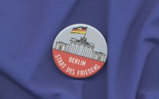 Button zur 750-Jahrfeier von Ost-Berlin