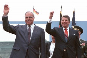 Helmut Kohl und Ronald Reagan vor dem Brandenburger Tor, 12. Juni 1987