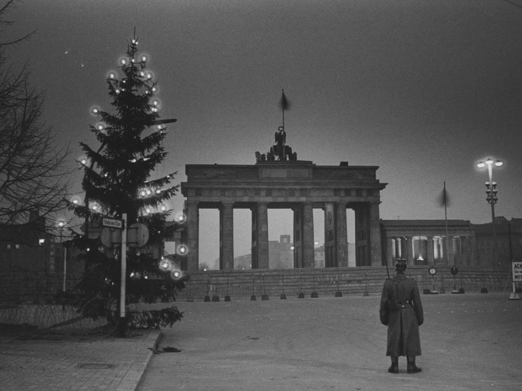 Aktion Licht an die Mauer - Weihnachten 1961 am Brandenburger Tor