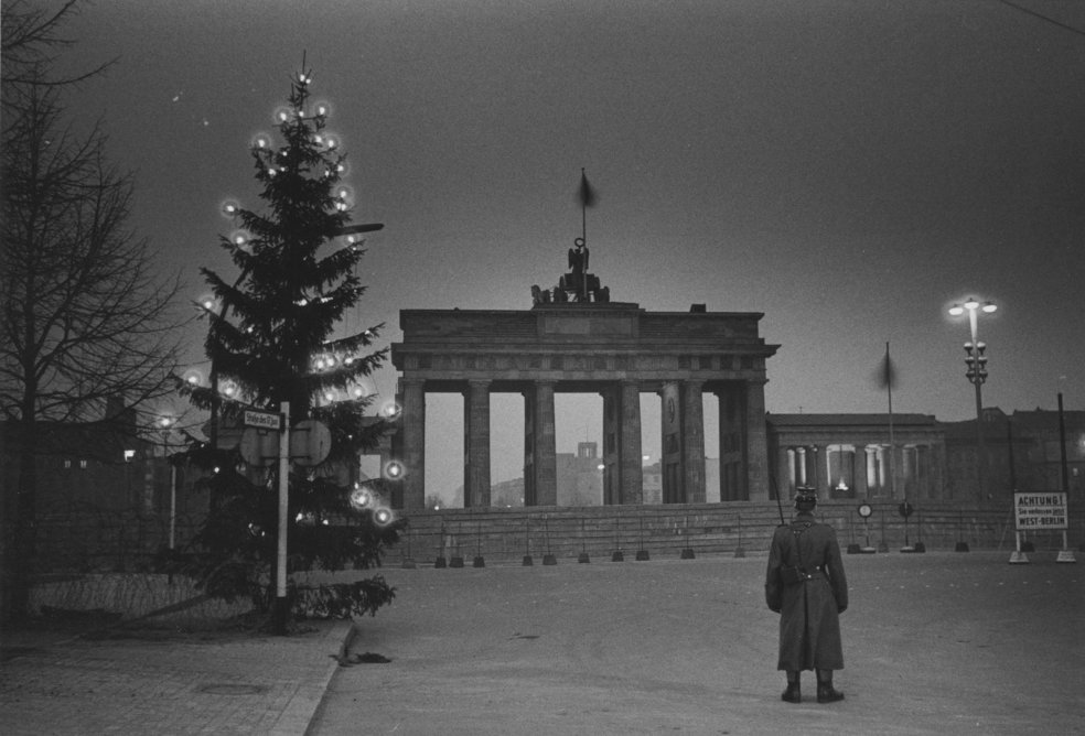 Aktion Licht an die Mauer - Weihnachten 1961 am Brandenburger Tor